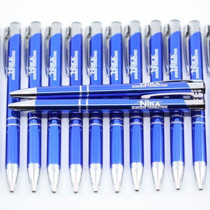 metāla pildspalvas ar gravējumu